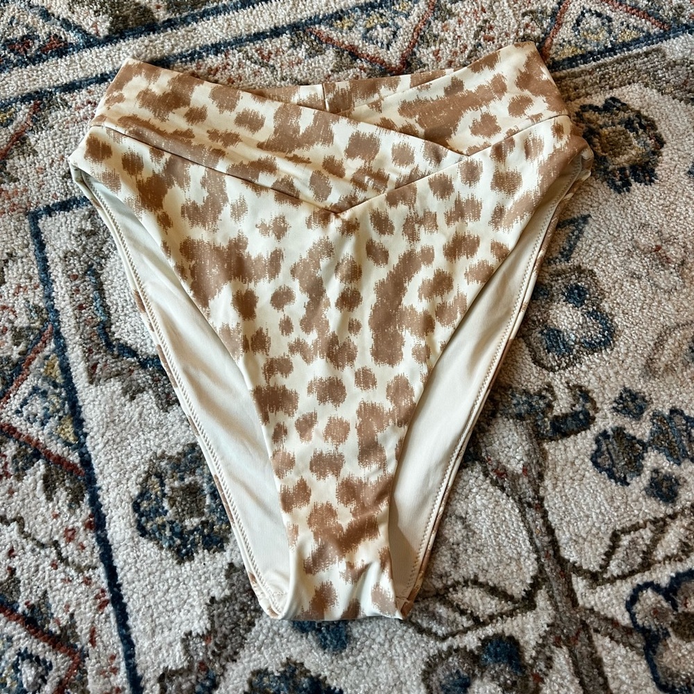 Arie high rise bottoms brand new with tags medium